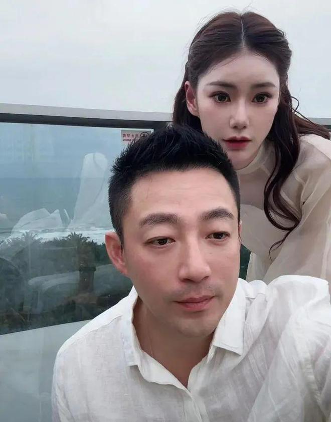 链收藏千万名鞋她私下穿搭还很讲究凯发k8网站大S戴27万珍珠项(图3)