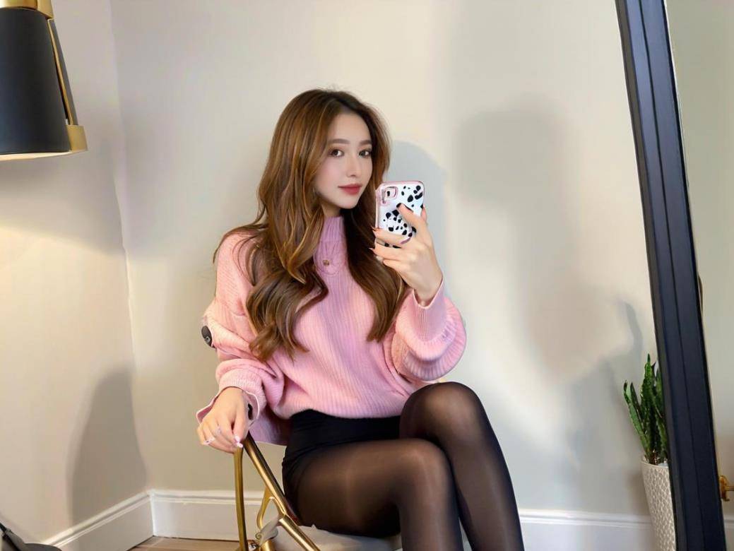 性感简直是职场女性的搭配利器！凯发K8经典黑色粗跟单鞋神秘(图2)